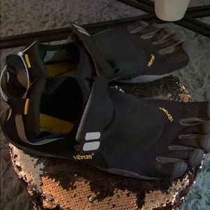 Men vibram shoes
